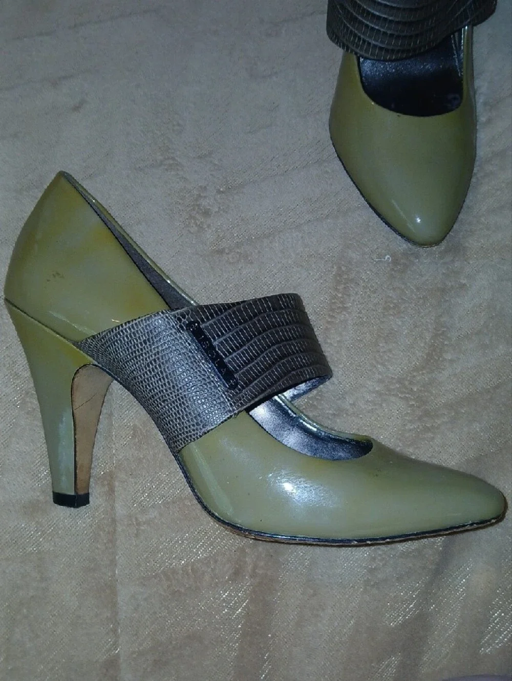Womens Isola Olive Green Leather Pointed-Toe Heels with Croc Strap  Sz: 7